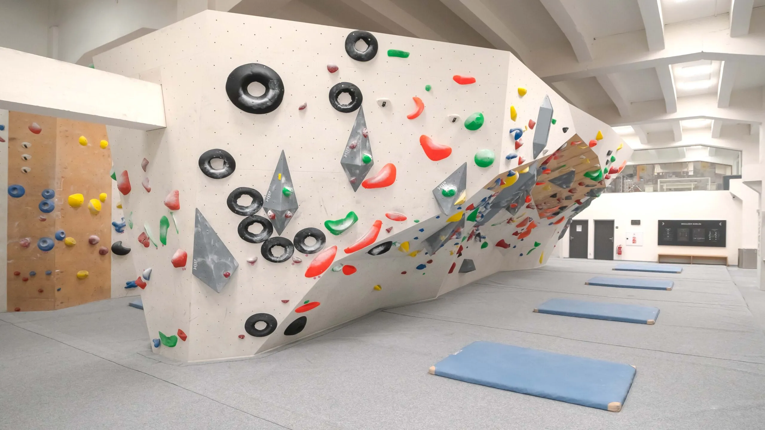 Obrázek boulderingové stěny HUDY Boulder Karlín